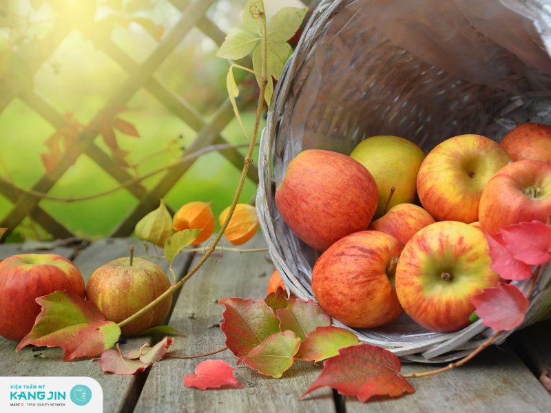 Tinh chất trong táo có thể làm giảm quầng thâm hiệu quả