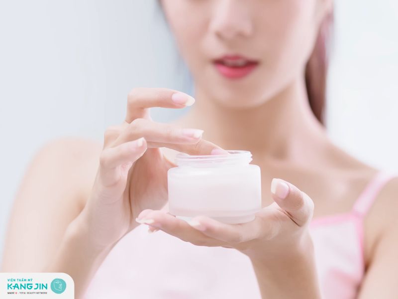 Dưỡng ẩm tạo sự đàn hồi cho da, tránh tình trạng khô da và bong tróc