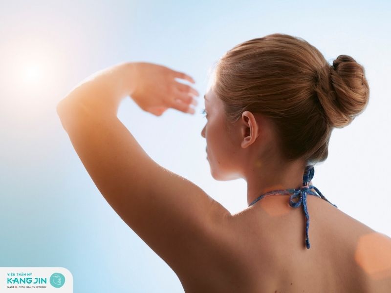 Hạn chế tiếp xúc trực tiếp dưới ánh nắng mặt trời