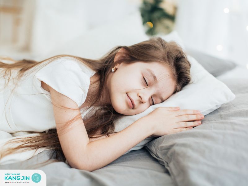 Ngủ đủ giấc duy trì làn da khỏe mạnh, mịn màng