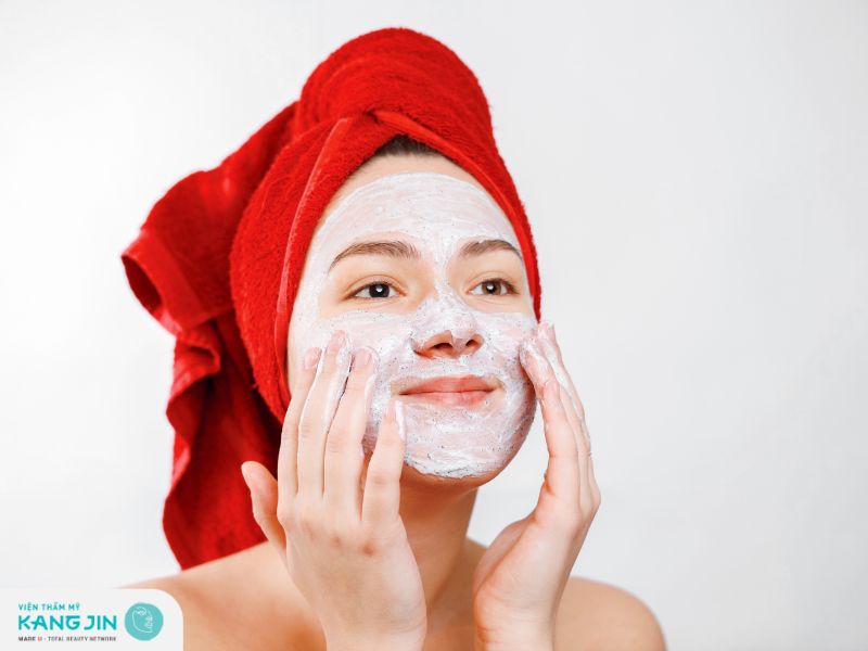 Lựa chọn phương pháp tẩy da chết phù hợp cho da mặt tuổi dậy thì 