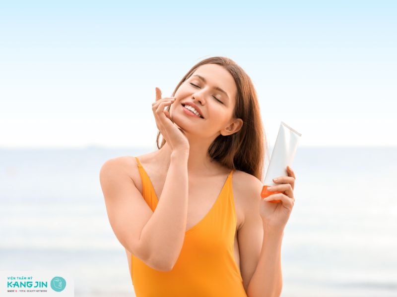 Chống lão hóa da tuổi 40 bằng cách thoa kem chống nắng