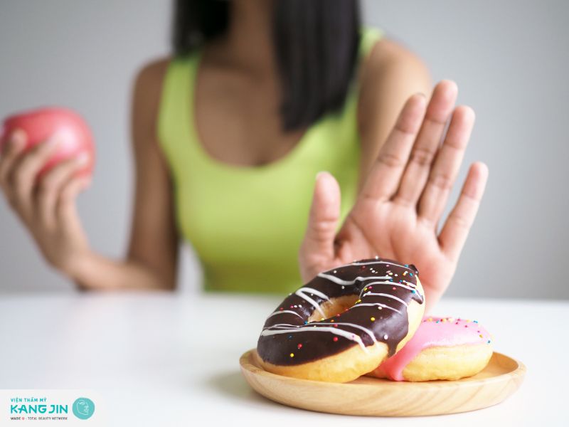 Cách chống lão hóa da tuổi 40 bằng cách hạn chế ăn đồ ngọt 