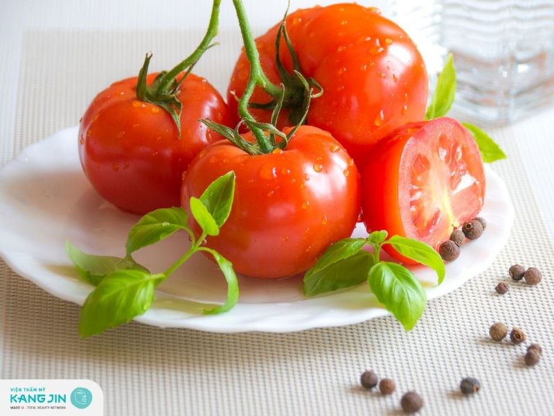 Cà chua giúp se khít lỗ chân lông