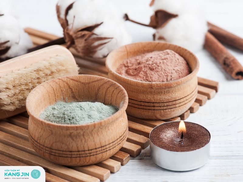 Tẩy da chết định kỳ 2-3 lần/ tuần là cách ngăn ngừa nếp nhăn trên trán khi còn trẻ