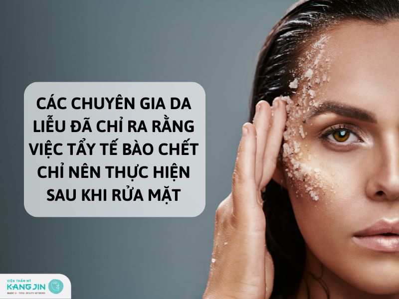 tẩy tế bào chết trước hay rửa mặt trước