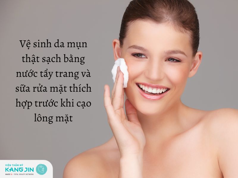 Vệ sinh da mặt thật sạch trước khi cạo lông mặt