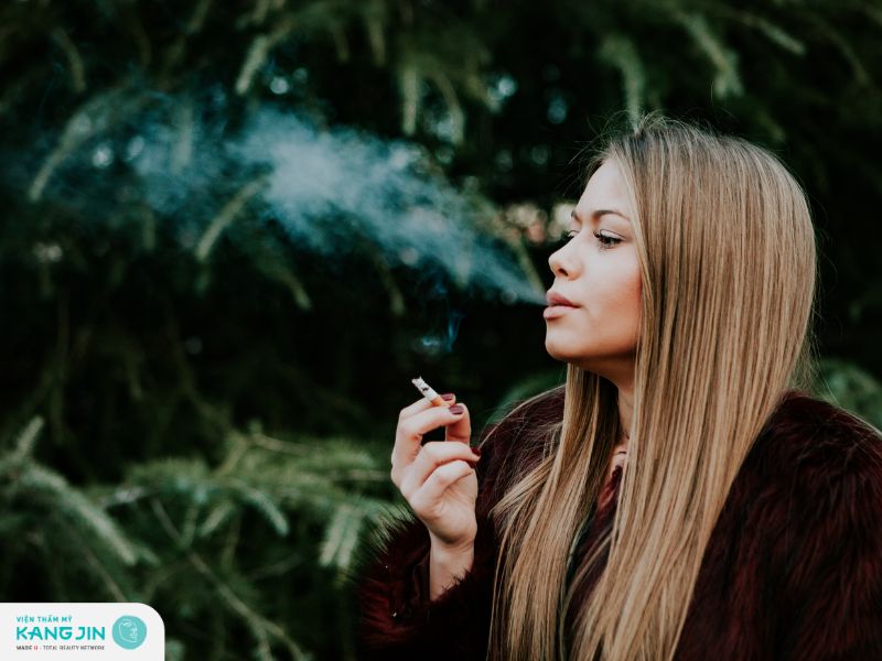 Hút thuốc lá khiến lượng oxy trong da bị tắc nghẽn