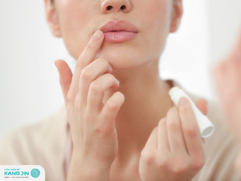 Dầu dừa dưỡng môi luôn mềm mại, hồng hào