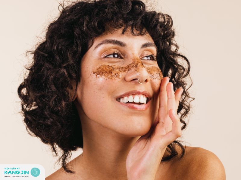 Da mụn có nên tẩy tế bào chết không?