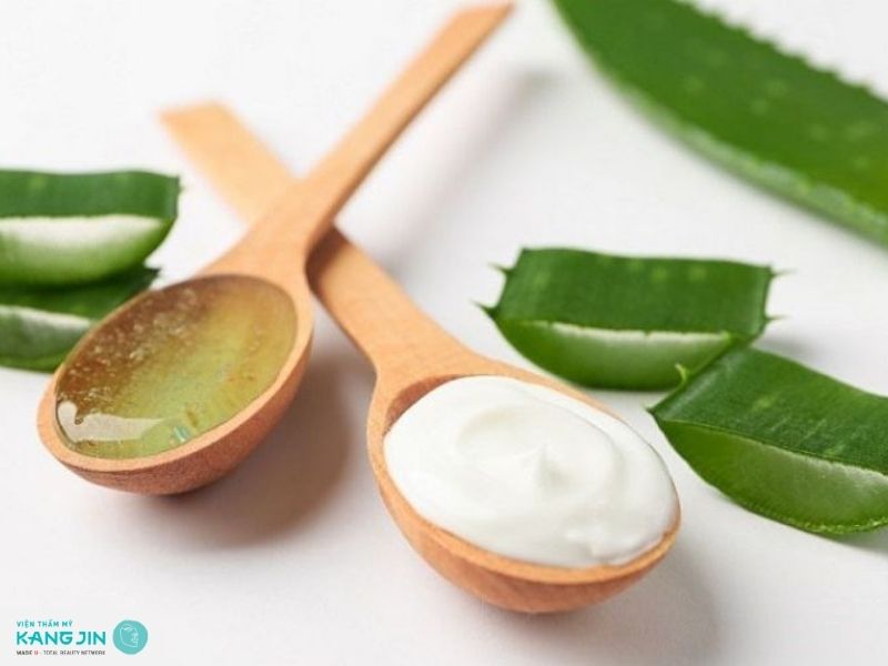 Mặt nạ sữa chua và nha đam phù hợp với da mụn