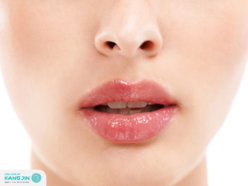 Sử dụng vaseline làm hồng cánh môi