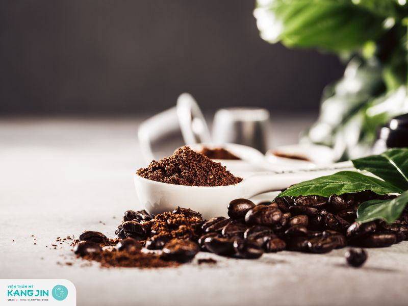 Những lưu ý khi sử dụng cà phê ủ trắng da mặt 