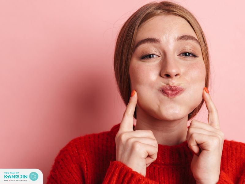 massage giảm nếp nhăn khóe miệng