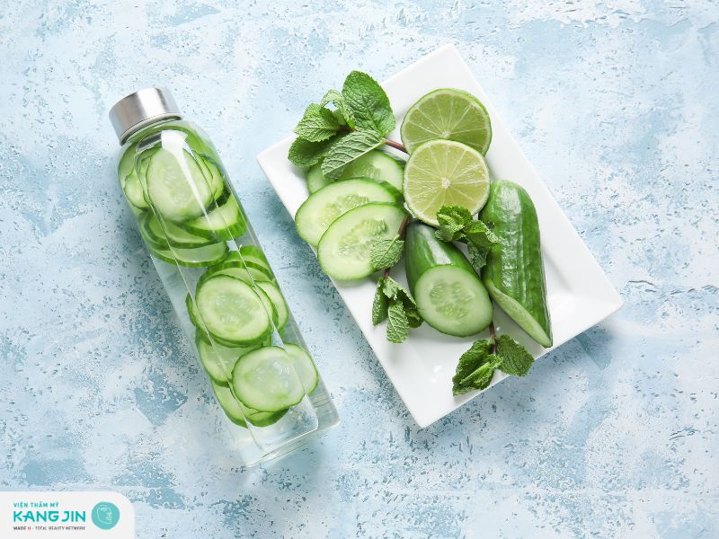 Đắp dưa chuột phục hồi da bị cháy nắng nhanh