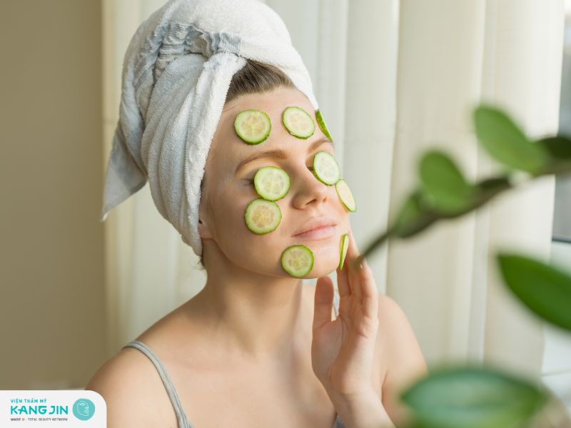 Đắp mặt nạ dưa leo giúp làm dịu da khi bị kích ứng hiệu quả