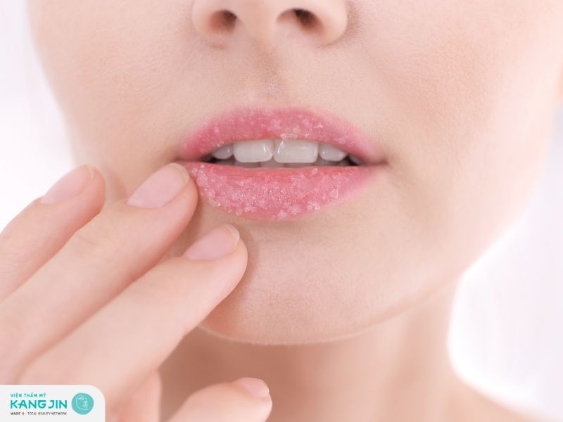 Nên tẩy tế bào chết cho môi mấy lần 1 tuần?