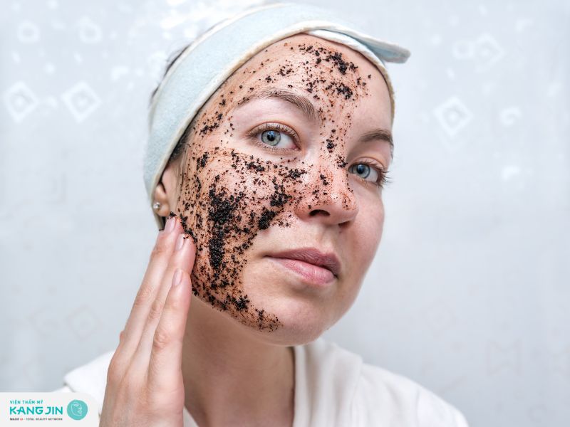 tẩy tế bào chết cho da mụn ẩn