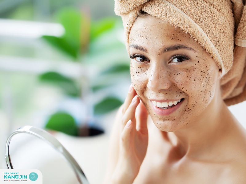 tẩy tế bào chết cho da mụn ẩn