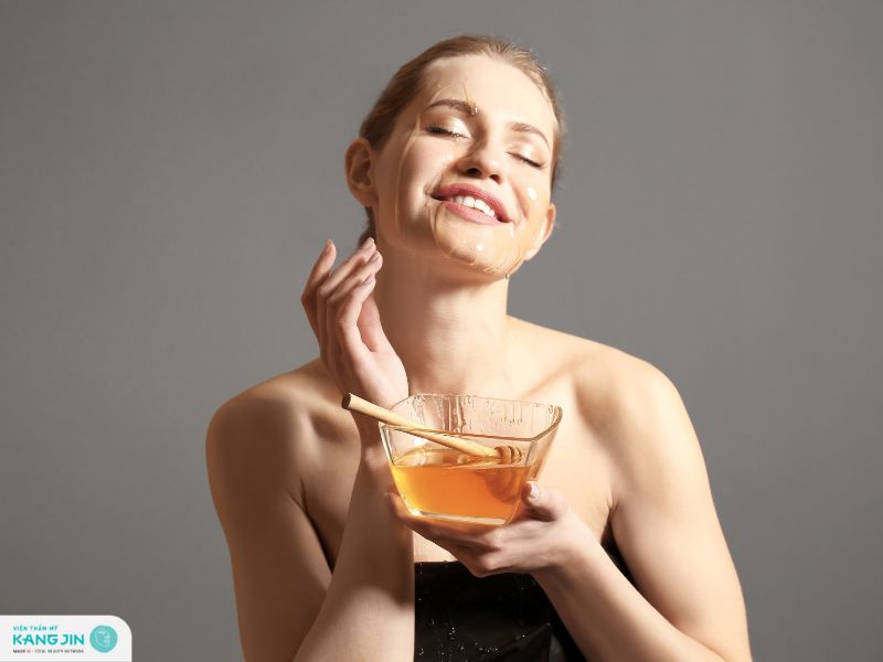 bôi mật ong lên mặt có bắt nắng không