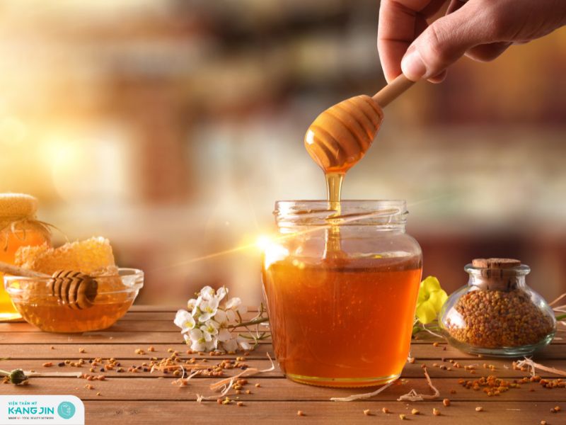 bôi mật ong lên mặt có bắt nắng không