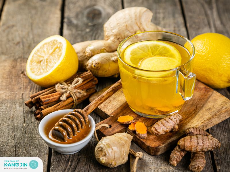 Đắp mặt nạ chăm sóc da từ bột nghệ, mật ong và nước cốt chanh