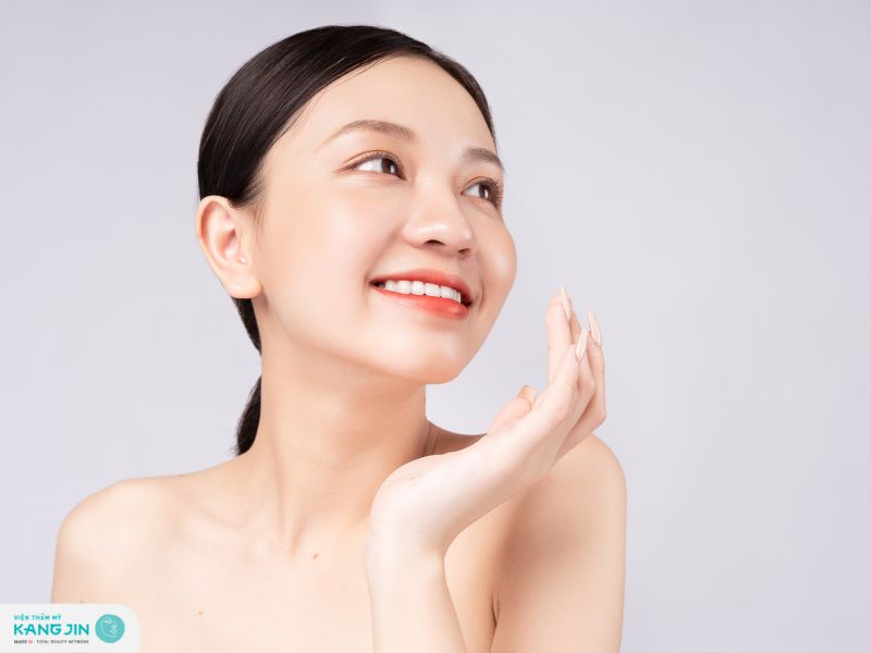 lột da mặt bằng rượu rễ cây