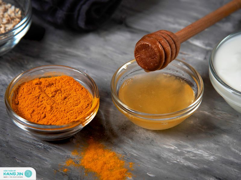 tinh bột nghệ và mật ong