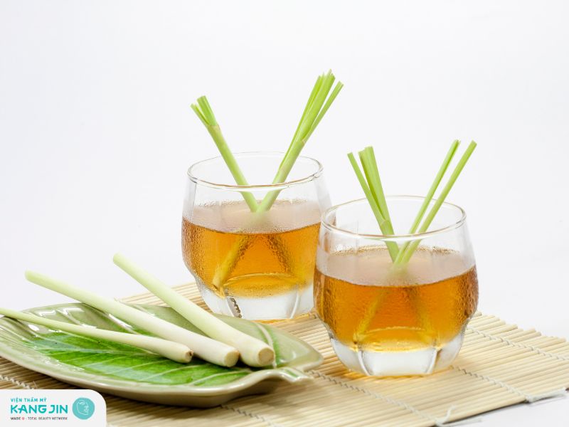 Sả là sự lựa chọn tốt cho phụ nữ sau sinh dùng để xông mặt