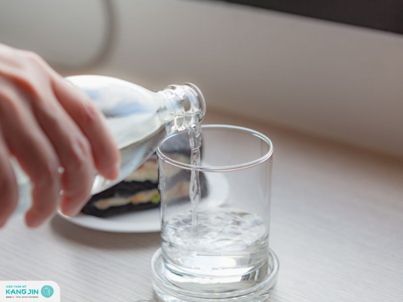 uống nước đầy đủ