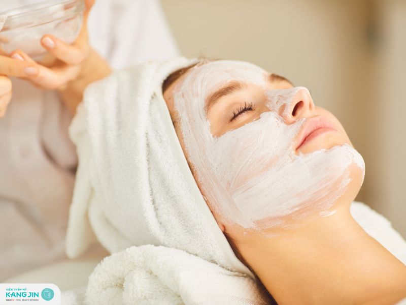 đắp mặt nạ dưỡng da