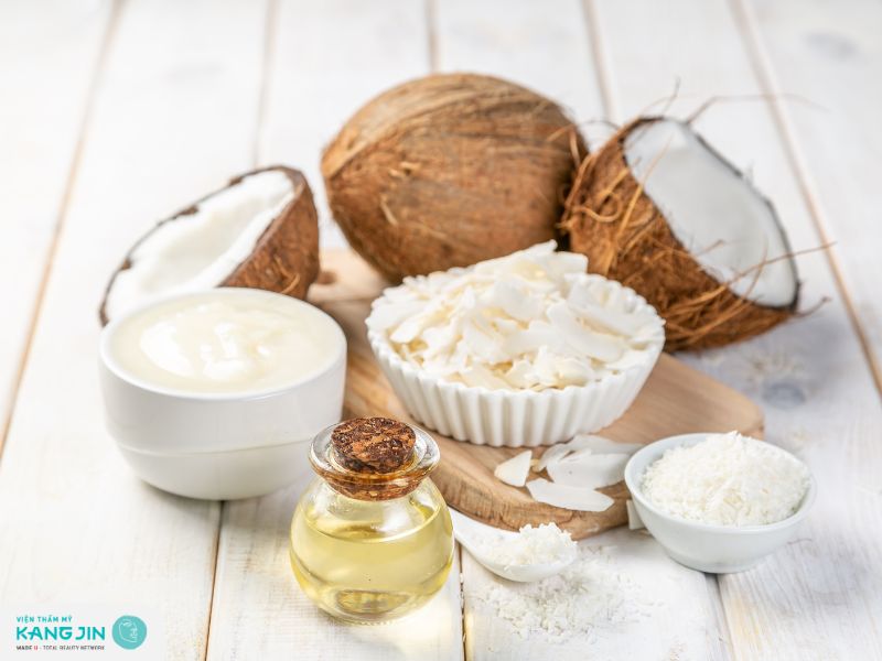 Massage mặt bằng dầu dừa: Công dụng và cách dùng hiệu quả