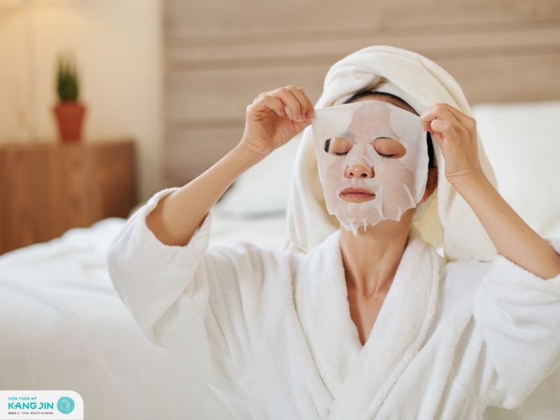 đắp mặt nạ giấy có cần rửa lại không