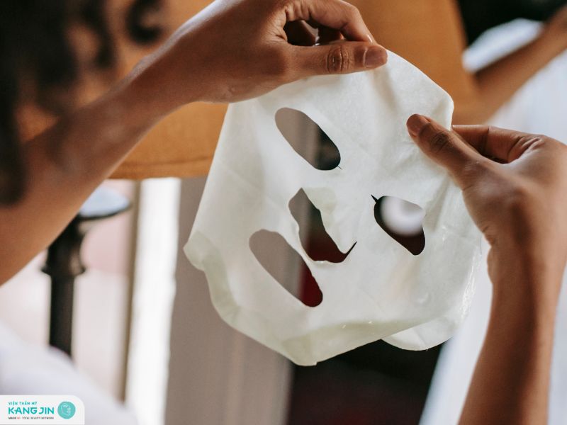 đắp mặt nạ giấy có cần rửa lại không