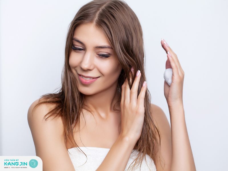 Dưỡng tóc đúng cách giúp mái tóc bóng mượt và chắc khỏe