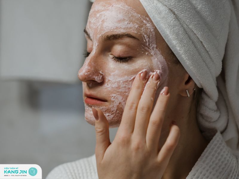 Cân bằng độ ẩm cho da sau khi đắp mặt nạ