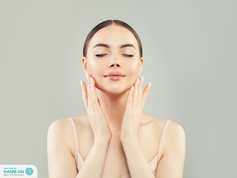 Hướng dẫn cách massage mặt buổi sáng dưỡng da hiệu quả