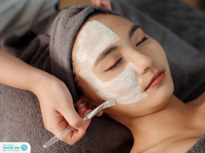 đắp mặt nạ đất sét