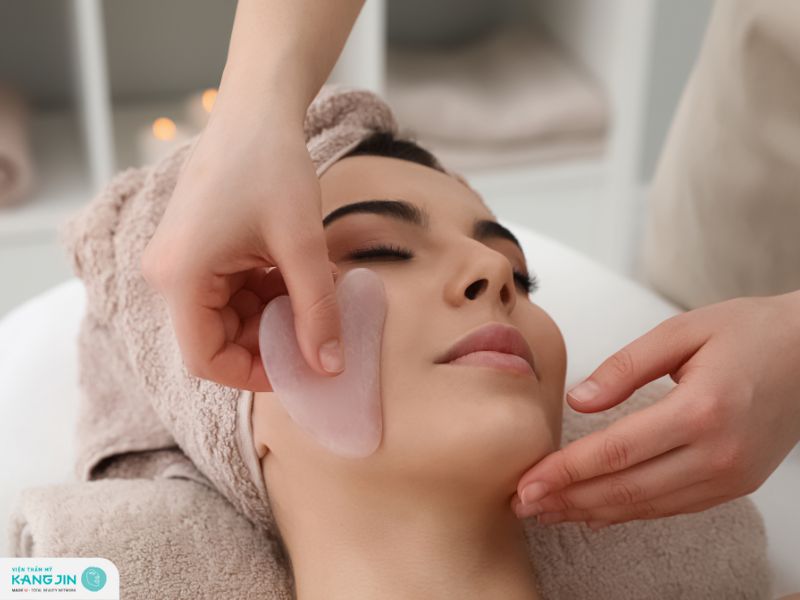 massage mặt bằng đá thạch anh