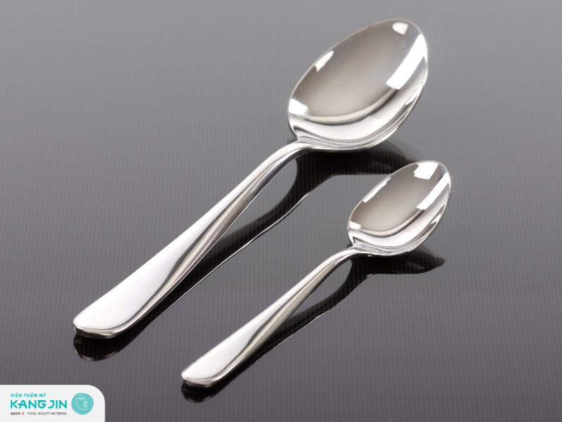 Bài tập chống nhăn vùng miệng bằng thìa