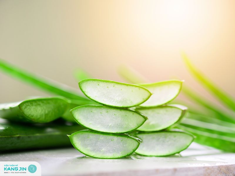 Dưỡng ẩm mặt da nhạy cảm với nha đam