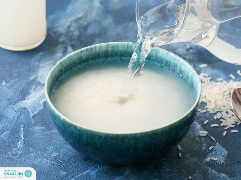 nước vo gạo có trị mụn được không