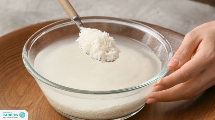 nước vo gạo có trị mụn được không