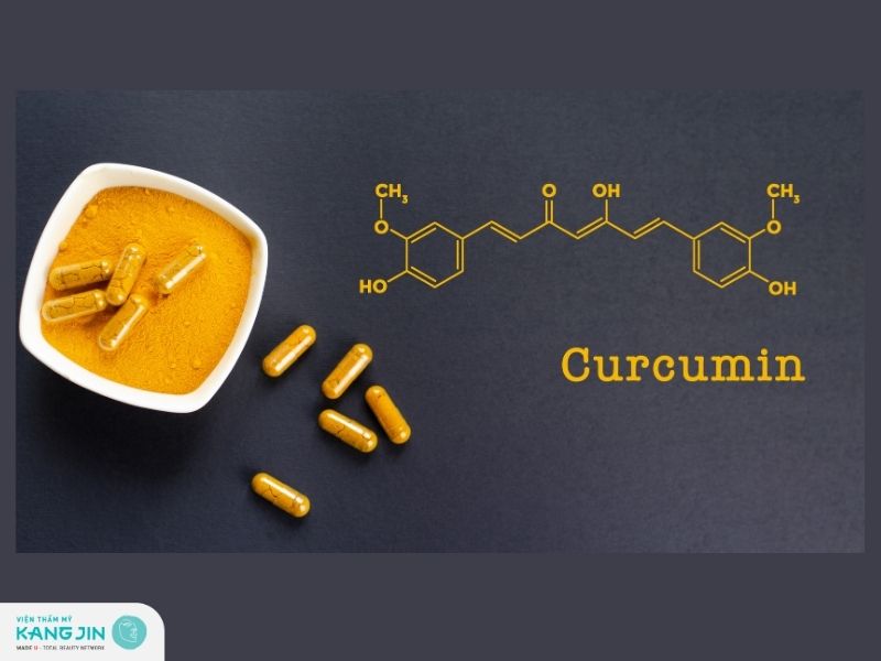 Tinh bột nghệ có tác dụng kháng khuẩn, kháng viêm giúp trị mụn