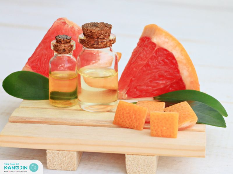 Tinh dầu cũng là nguyên liệu điều trị lỗ chân lông nổi nốt đỏ hiệu quả