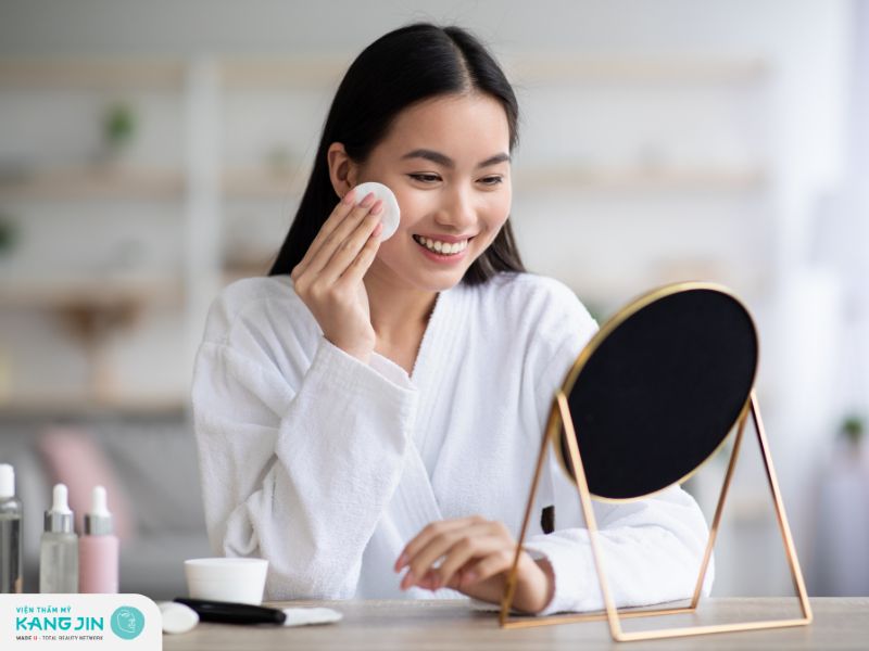 Cân bằng độ pH cho da dầu mụn sau khi rửa mặt