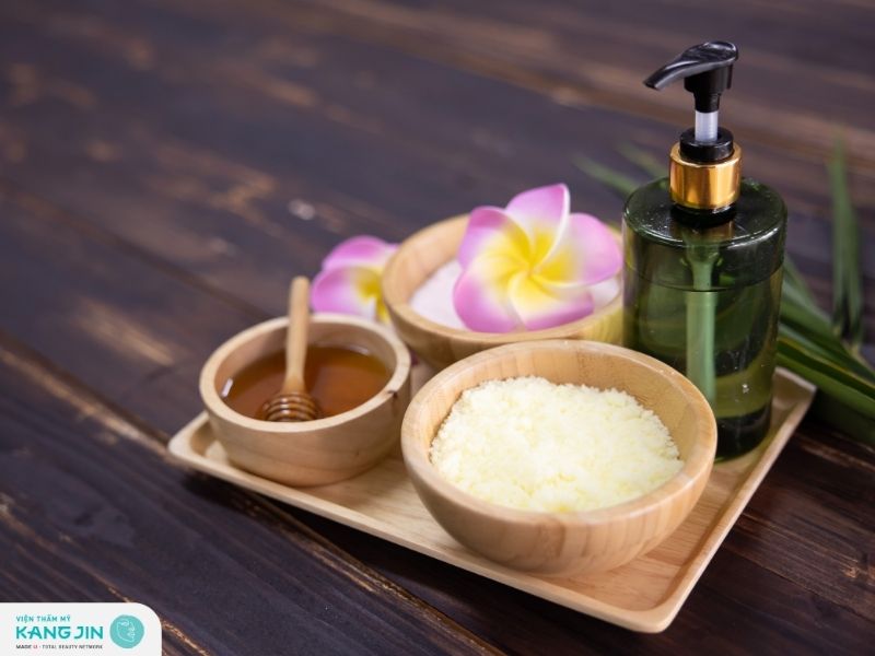 Dùng muối và mật ong trị mụn đầu đen ở mũi