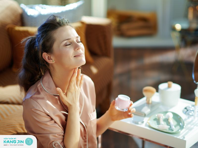 Cách chọn kem dưỡng trắng da cổ 
