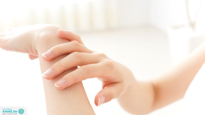 cách dưỡng da tay trắng mịn