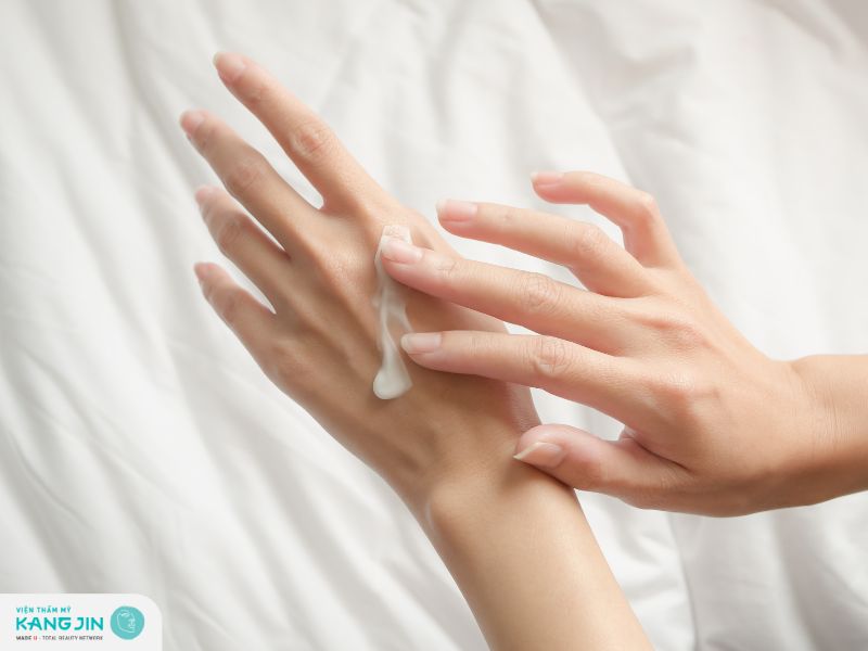 Hướng dẫn cách dưỡng da tay trắng mịn tại nhà 